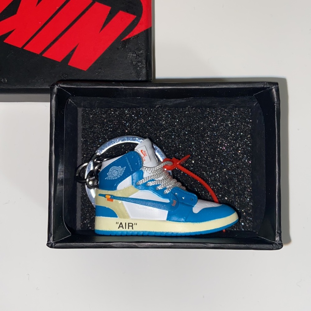 NIKE CUSTOM SHOE KEYCHAIN WITH BOX